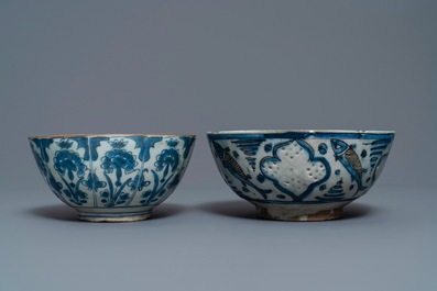 Twee blauw-witte Perzische kommen, Safavid, 17/18e eeuw