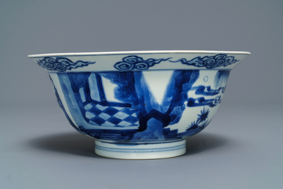 Een Chinese blauw-witte klapmutskom, Chenghua merk, Kangxi