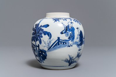 Een Chinese blauw-witte gemberpot met spelende zotjes, Kangxi