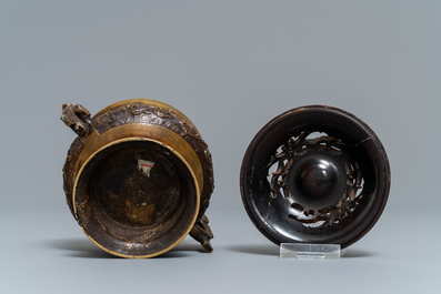 A Chinese bronze censer with wooden cover, Xuande mark, 19th C.