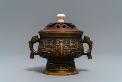 A Chinese bronze censer with wooden cover, Xuande mark, 19th C.