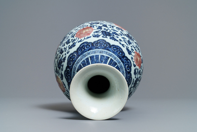 A Chinese blue, white and underglaze red yuhuchunping vase, Qianlong