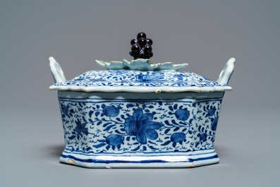 A Dutch Delft blue and white grape-topped butter tub, 18th C.