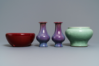 Une paire de vases en porcelaine de Chine flamb&eacute;, une jardini&egrave;re c&eacute;ladon et un br&ucirc;le-parfum sang de boeuf, 19/20&egrave;me