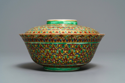 A large Chinese Thai market 'Bencharong' bowl and cover, 19th C.