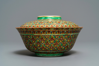 A large Chinese Thai market 'Bencharong' bowl and cover, 19th C.