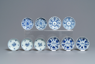 Dix tasses et soucoupes en porcelaine de Chine bleu et blanc, 18/19&egrave;me