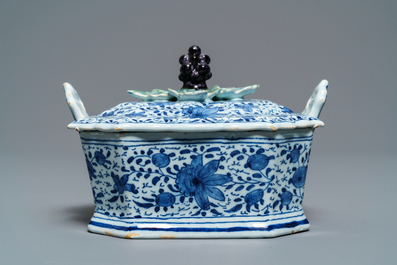 A Dutch Delft blue and white grape-topped butter tub, 18th C.