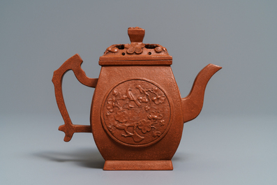 A Chinese Yixing stoneware teapot and cover, Jingxi Hua Feng Xiang Zhi mark, 18/19th C.