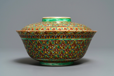 A large Chinese Thai market 'Bencharong' bowl and cover, 19th C.