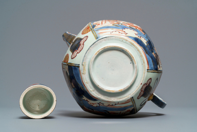 A large Japanese Imari jug and cover, Edo, 17th C.
