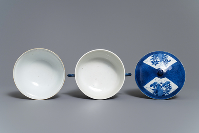Une collection vari&eacute;e en porcelaine de Chine bleu et blanc et famille rose, Kangxi et apr&egrave;s