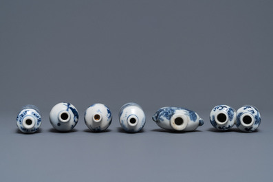 Six Chinese blue and white porcelain snuff bottles, 19/20th C.