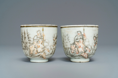 Cinq tasses et soucoupes et une th&eacute;i&egrave;re en porcelaine de Chine famille rose et grisaille, Yongzheng/Qianlong
