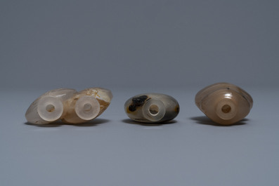 Three Chinese agate snuff bottles, 19/20th C.