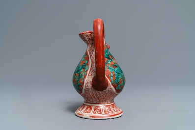 Een zeldzame Chinese perzikvormige kinrande schenkkan, Jiajing