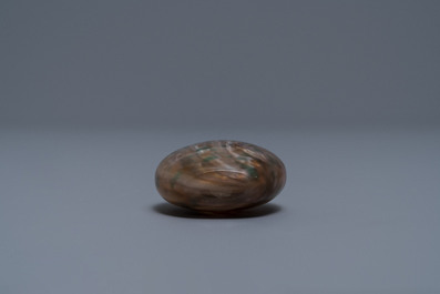 A Chinese sandwiched swirl glass snuff bottle, Imperial Glassworks, Beijing, 1700-1840