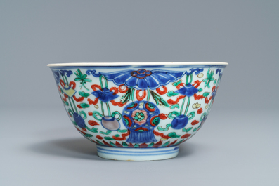 Un bol en porcelaine de Chine wucai, Shunzhi, &eacute;poque Transition