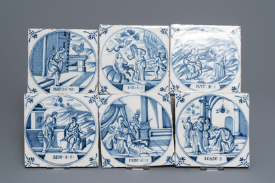 Een lot van 33 bijbelse blauw-witte en mangane Delftse tegels, 18e eeuw