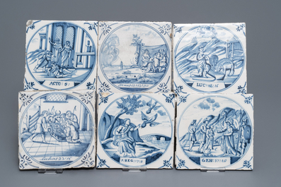 Een lot van 33 bijbelse blauw-witte en mangane Delftse tegels, 18e eeuw
