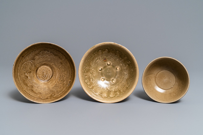 Six bols en porcelaine de Chine c&eacute;ladon et Yaozhou, Song/Yuan