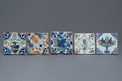 Sixteen polychrome Dutch Delft tiles with birds and flowers, 16/17th C.