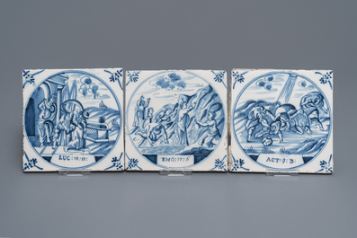 Une collection de 33 carreaux en fa&iuml;ence de Delft bleu et blanc et mangan&egrave;se, 18&egrave;me