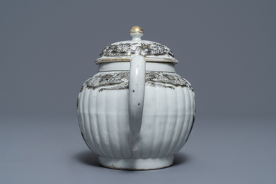 Een 37-delig Chinees grisaille theeservies met decor van Jupiter, Qianlong