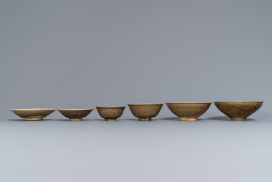 Six bols en porcelaine de Chine c&eacute;ladon et Yaozhou, Song/Yuan