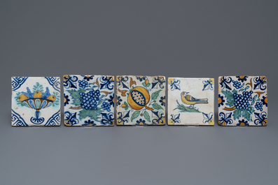 Sixteen polychrome Dutch Delft tiles with birds and flowers, 16/17th C.