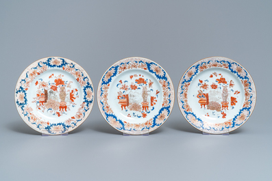 Nine Chinese grisaille and Imari-style plates, Yongzheng/Qianlong