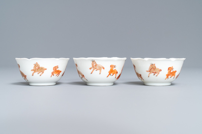 Trois tasses et soucoupes en porcelaine de Chine coquille d'oeuf, Yongzheng
