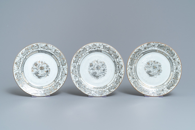 Nine Chinese grisaille and Imari-style plates, Yongzheng/Qianlong