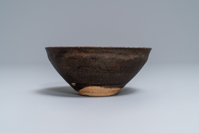 A Chinese Jizhou slip-decorated 'phoenix' bowl, Song/Yuan