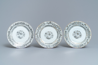 Nine Chinese grisaille and Imari-style plates, Yongzheng/Qianlong