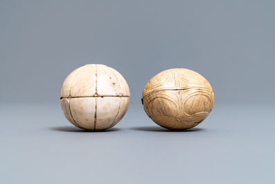 Twee gestoken ivoren diptiekballen, Dieppe, Frankrijk, 18/19e eeuw