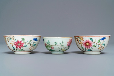 Een collectie Chinese famille rose koppen en schotels, Yongzheng/Qianlong