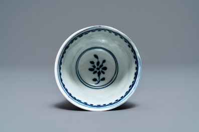 Twaalf Chinese blauw-witte koppen en schotels, 19e eeuw