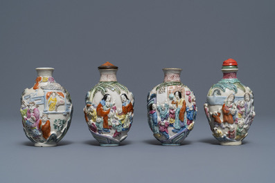 Vier Chinese famille rose porseleinen snuifflessen met reli&euml;fdecor, 19e eeuw