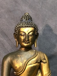 A Sino-Tibetan gilt bronze figure of Buddha Shakyamuni, 17/18th C.