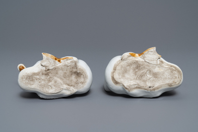 A pair of Chinese blanc de Chine models of geese, Republic, 20th C.