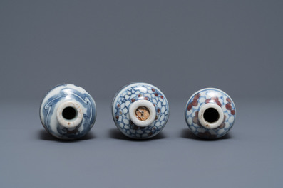 Three Chinese blue, white and underglaze red snuff bottles, Yongzheng marks, 18/19th C.