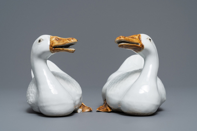 A pair of Chinese blanc de Chine models of geese, Republic, 20th C.