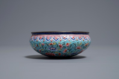 A Chinese Canton enamel brush washer on lotus-shaped stand, 18/19th C.