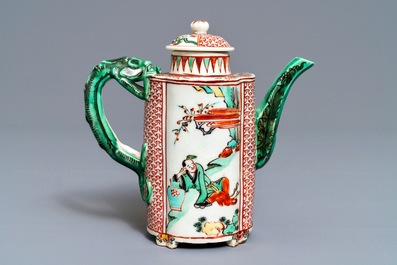 A Chinese wucai wine ewer and two Swatow plates, Ming and later