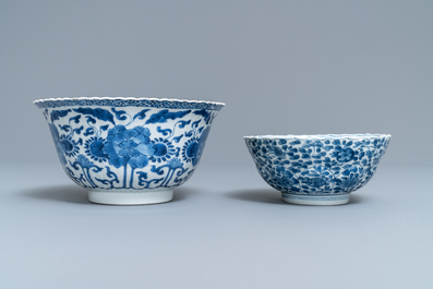Zeven stukken Chinees blauw-wit en Imari-stijl porselein, Kangxi/Qianlong