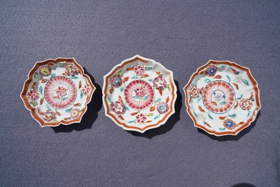 Une th&eacute;i&egrave;re, verseuse et bo&icirc;te &agrave; th&eacute; sur supports en porcelaine de Chine famille rose, Yongzheng