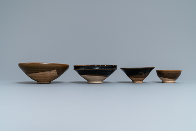 Quatre bols en gr&egrave;s porcelaineux &eacute;maill&eacute; brun et noir, Song et Yuan