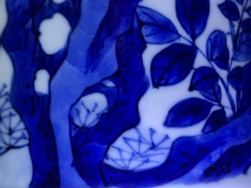 Un vase de forme yenyen en porcelaine de Chine bleu et blanc &agrave; d&eacute;cor 'bianco sopra bianco', Kangxi
