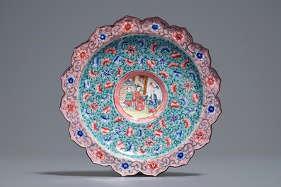 A Chinese Canton enamel brush washer on lotus-shaped stand, 18/19th C.